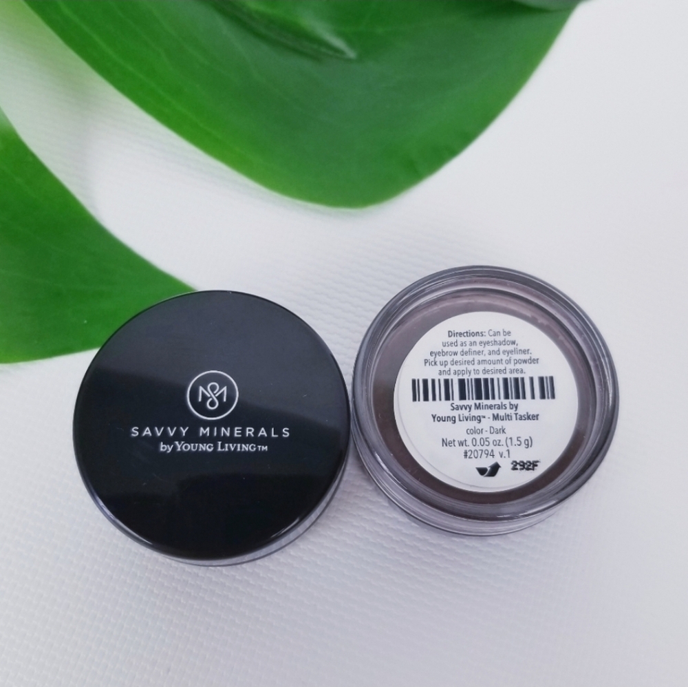 Savvy by Young Living Multi Tasker Eye Brow Shadow DARK - Picture 5 of 7